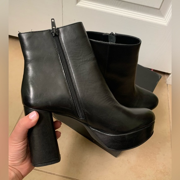 Steve Madden Grate Black Leather Booties - Picture 4 of 6